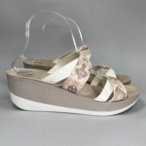 Fantasy Sandals Women's Size 9.5 Aria Criss-Crossed Strapped Wedge Sandals